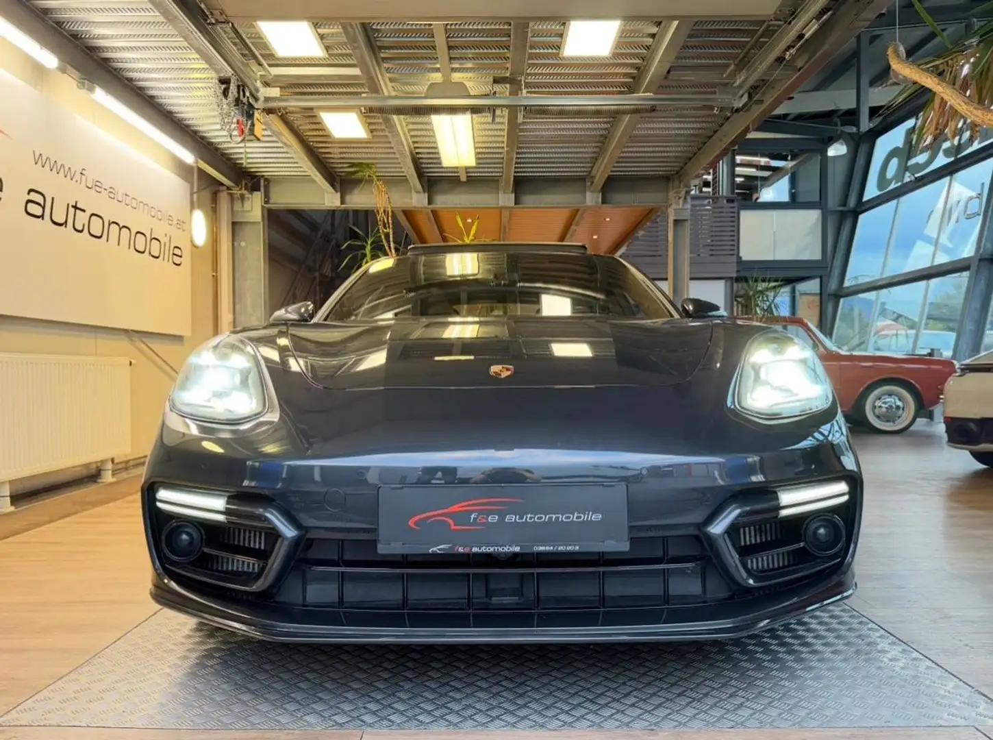 Porsche Panamera 4 S E-Hybrid Grau - 2
