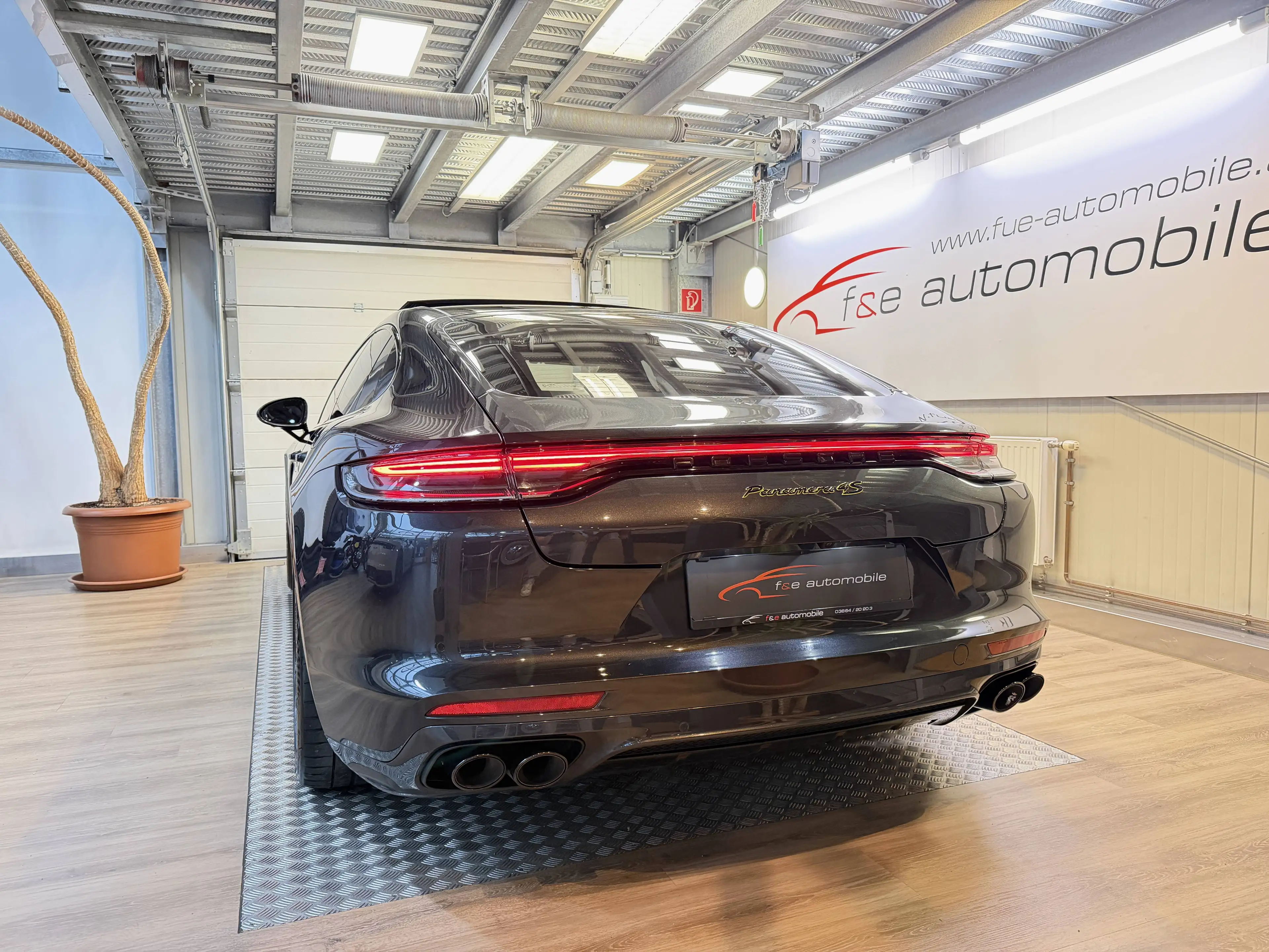 Porsche Panamera 4 S E-Hybrid — photo 9