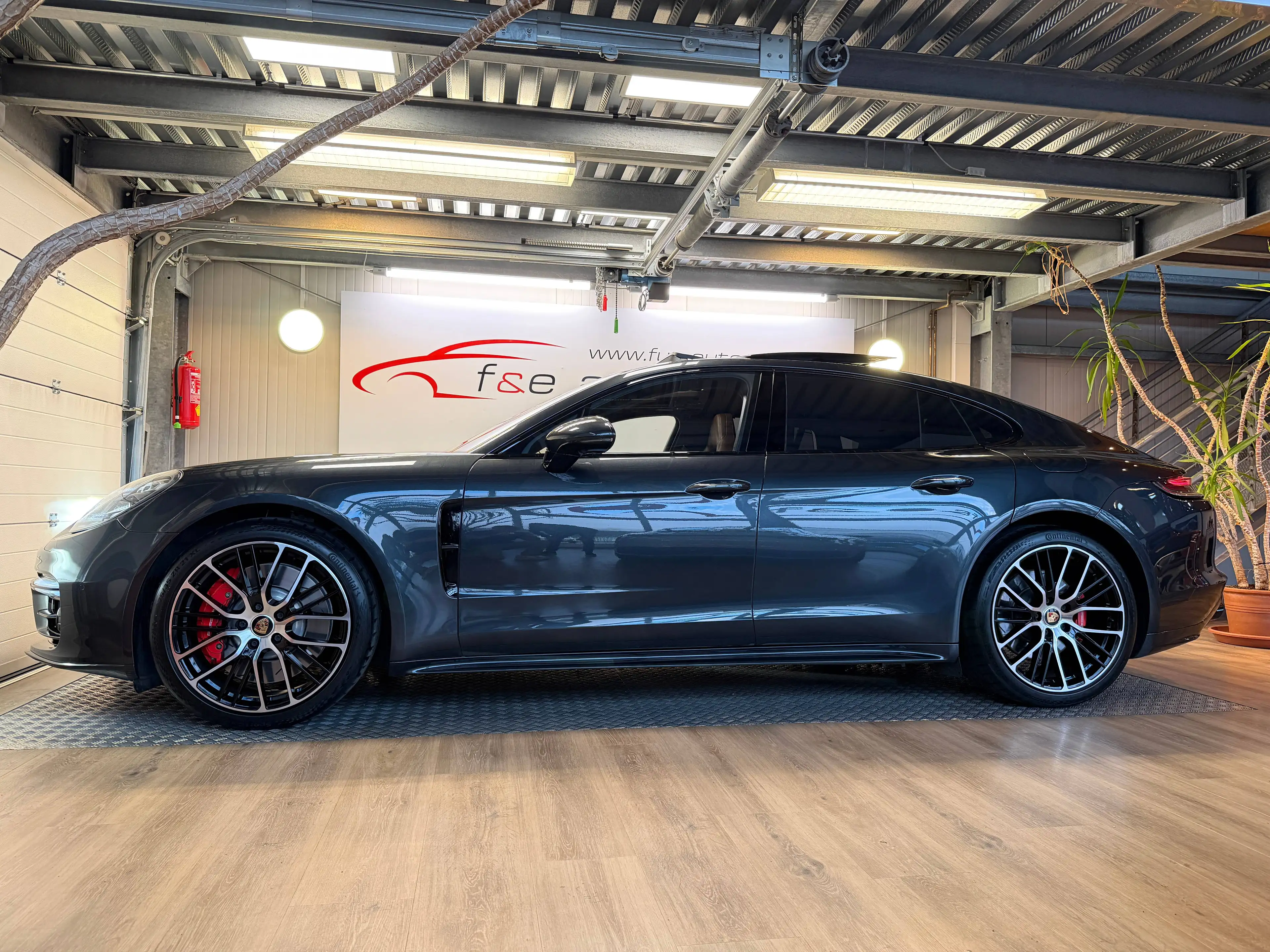 Porsche Panamera 4 S E-Hybrid — photo 6