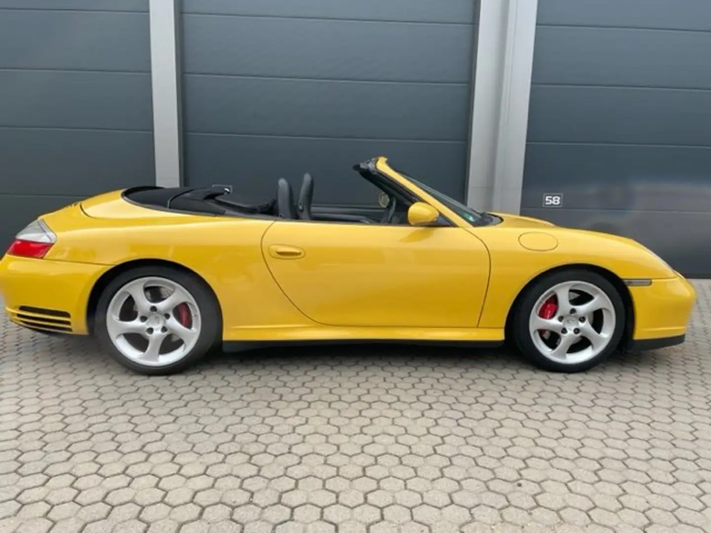 Porsche 996 911 Cabrio 911 Carrera 4S Cabrio Sárga - 1