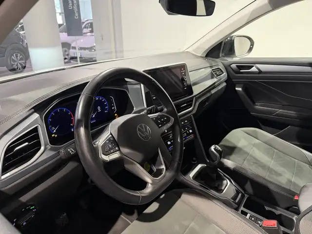 Volkswagen T-Roc view 9