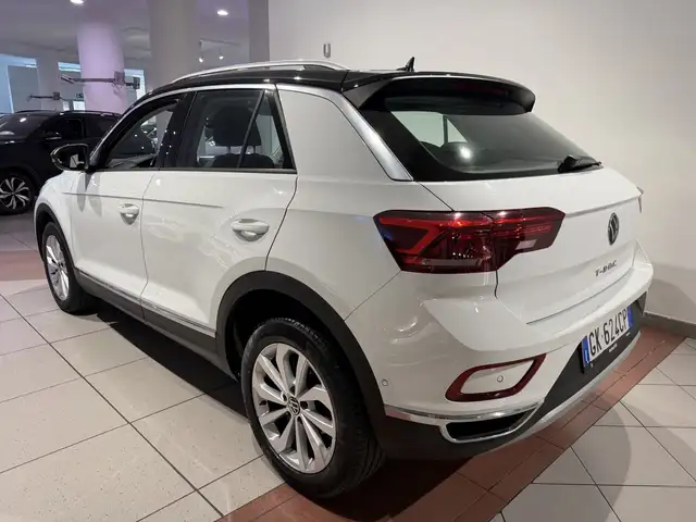 Volkswagen T-Roc view 4