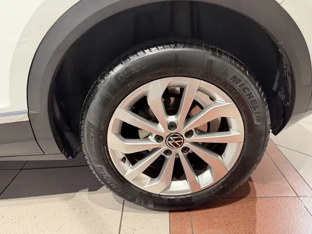Volkswagen T-Roc view 14