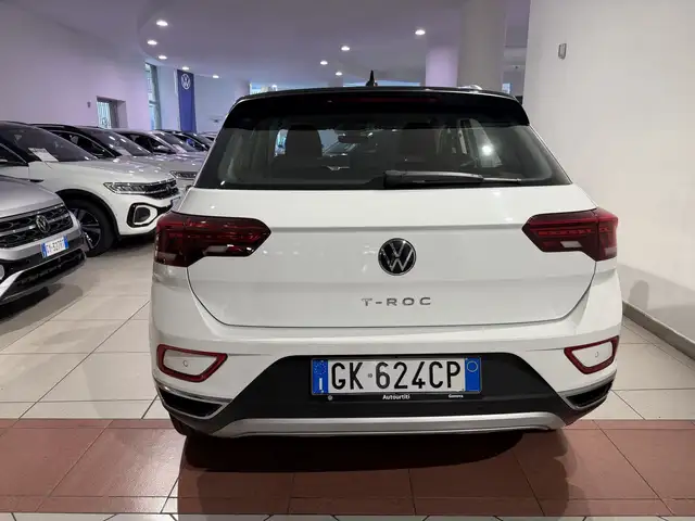 Volkswagen T-Roc view 5