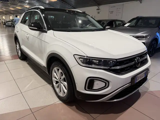 Volkswagen T-Roc view 7