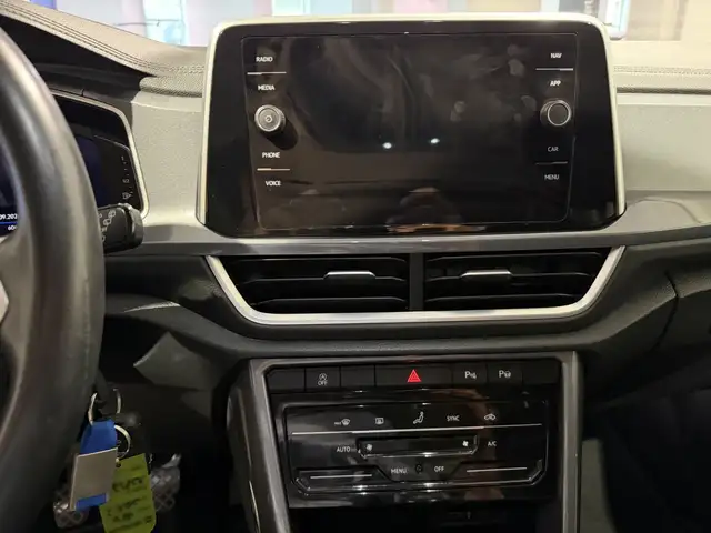 Volkswagen T-Roc view 13