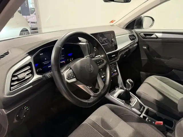 Volkswagen T-Roc view 2