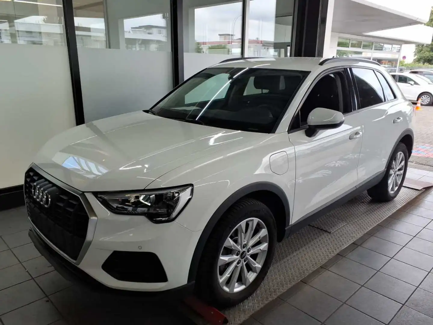 Audi Q3 45 TFSI e PDC*SHZ Wit - 2