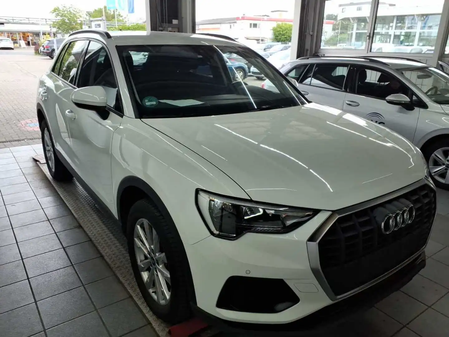 Audi Q3 45 TFSI e PDC*SHZ Weiß - 2