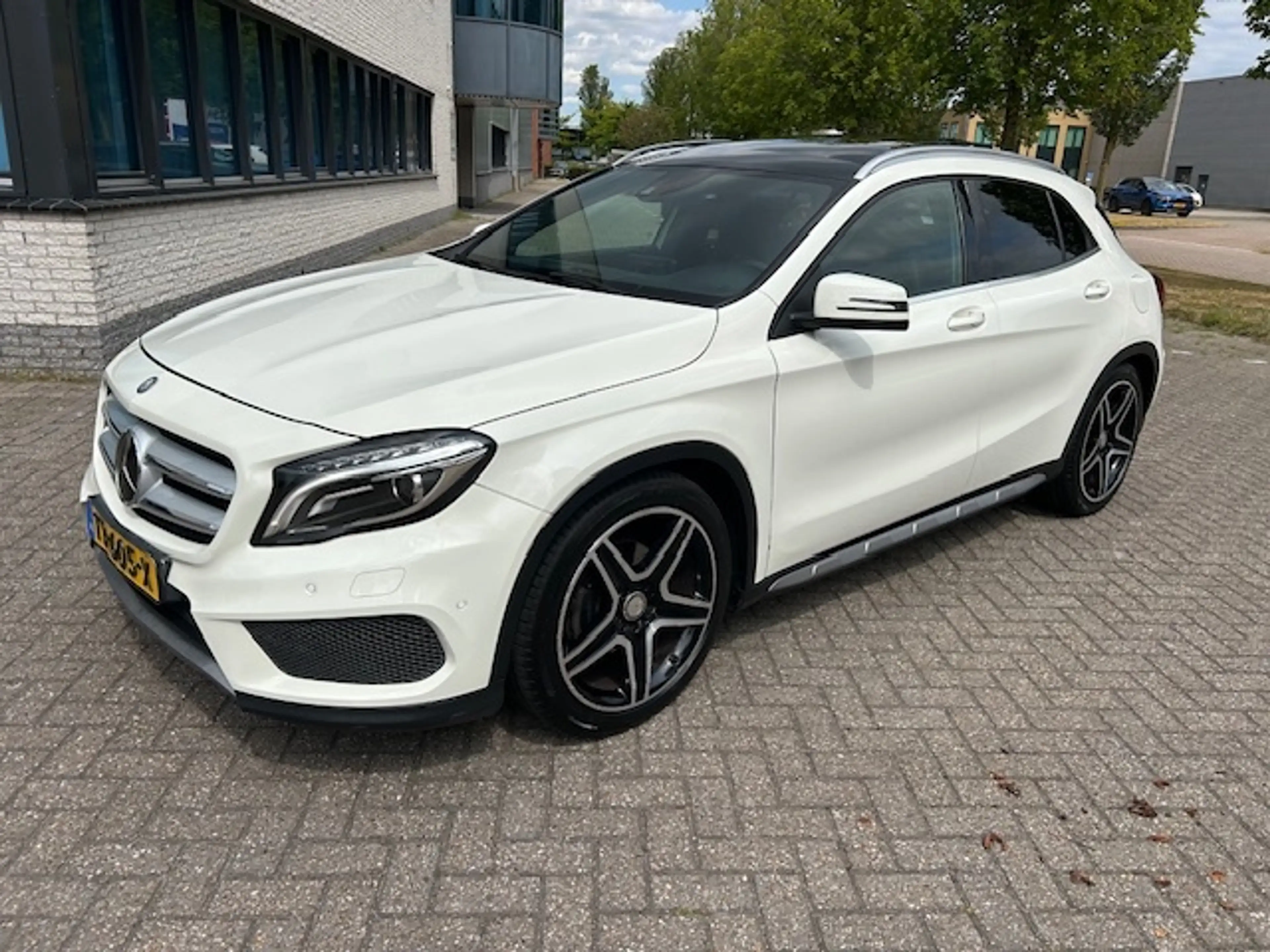 Mercedes-Benz GLA 200 AMG Prestige PANO STOELVW CAMERA TRHK