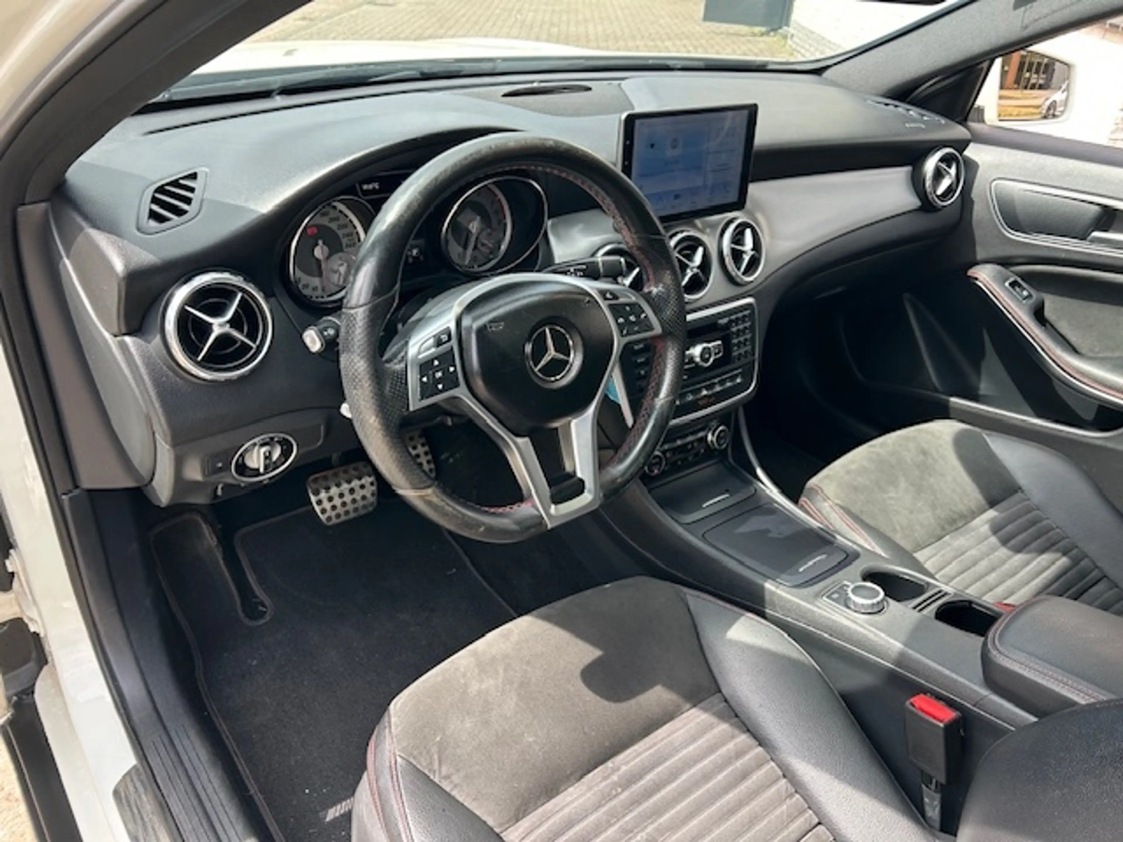 Mercedes-Benz GLA 200 AMG Prestige PANO STOELVW CAMERA TRHK — photo 17