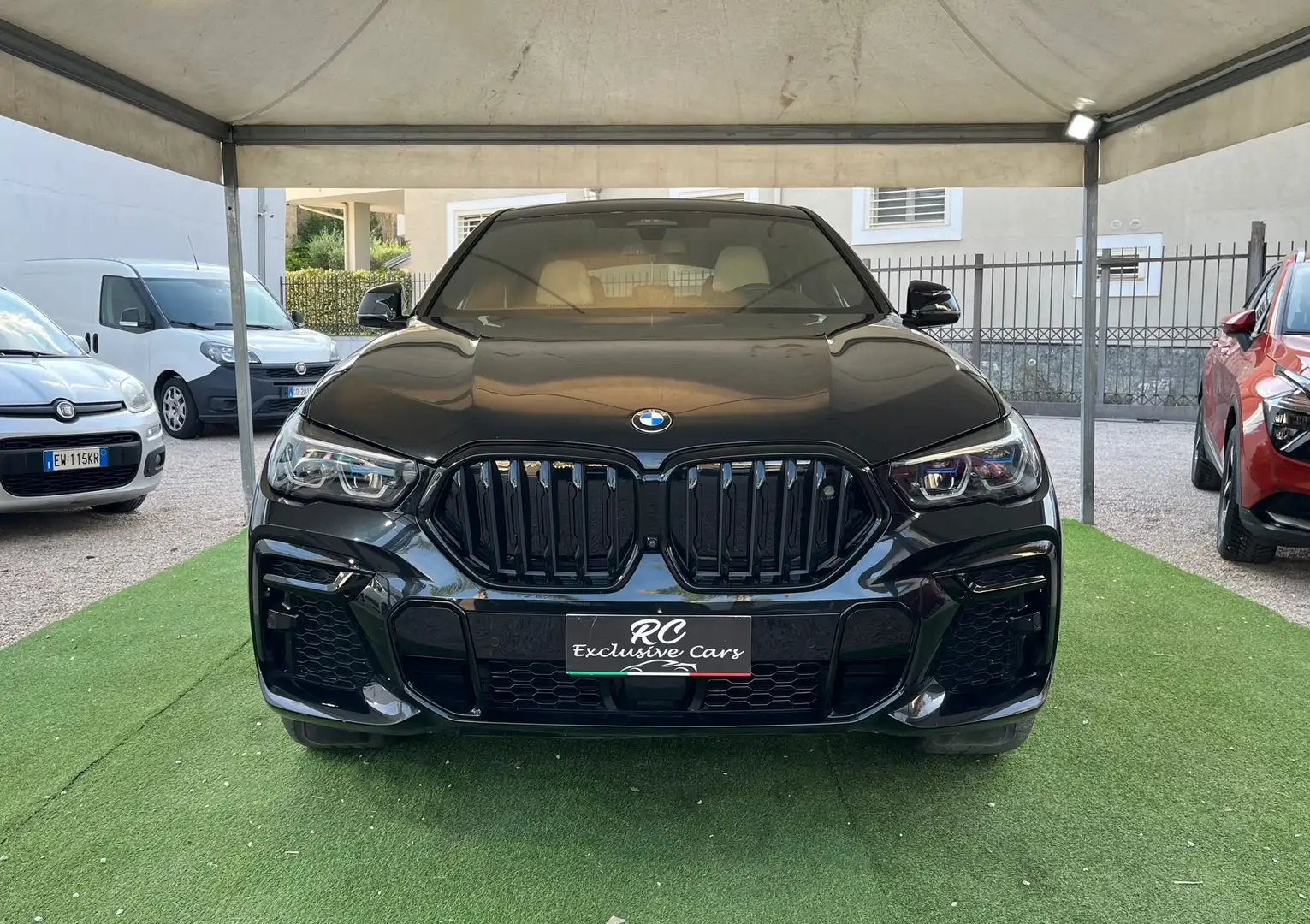 BMW X6 M X6 M50i auto Fekete - 2