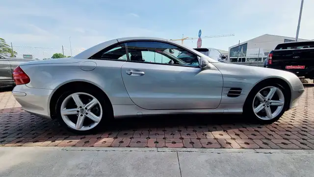 Mercedes-Benz SL view 9