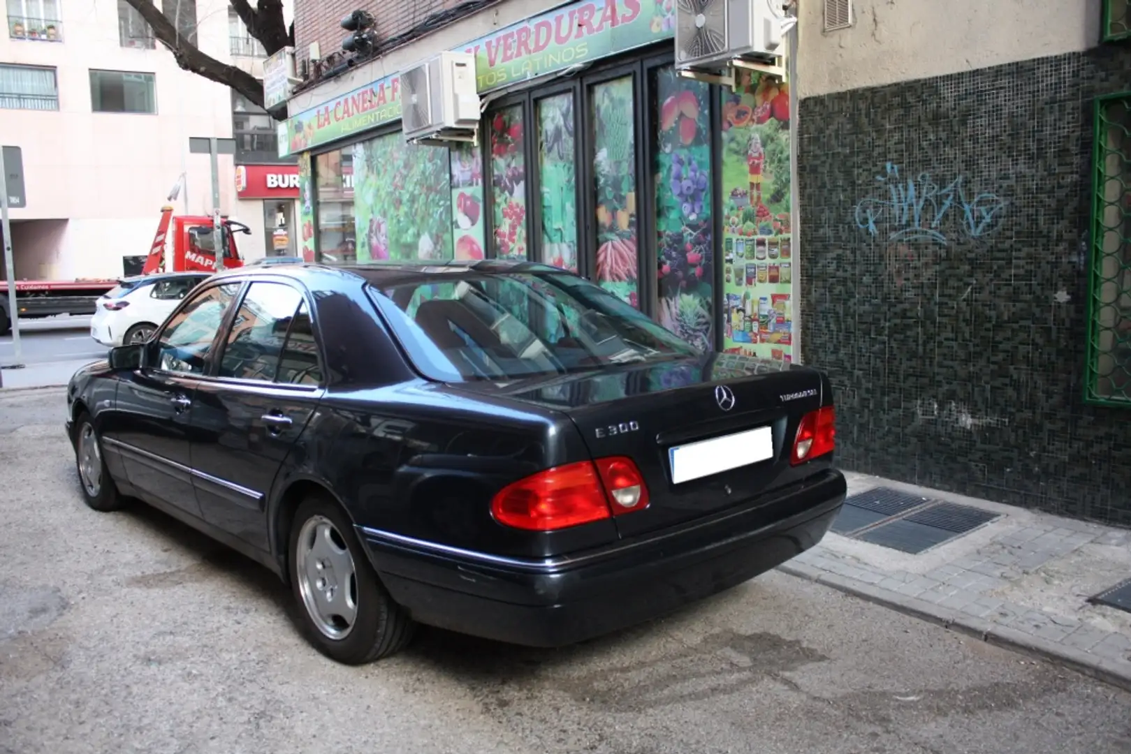 Mercedes-Benz E 300 TD Avantgarde Azul - 2