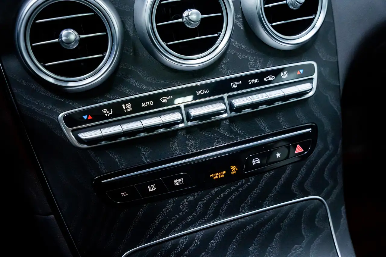 Mercedes-Benz GLC снимка Mercedes-Benz GLC