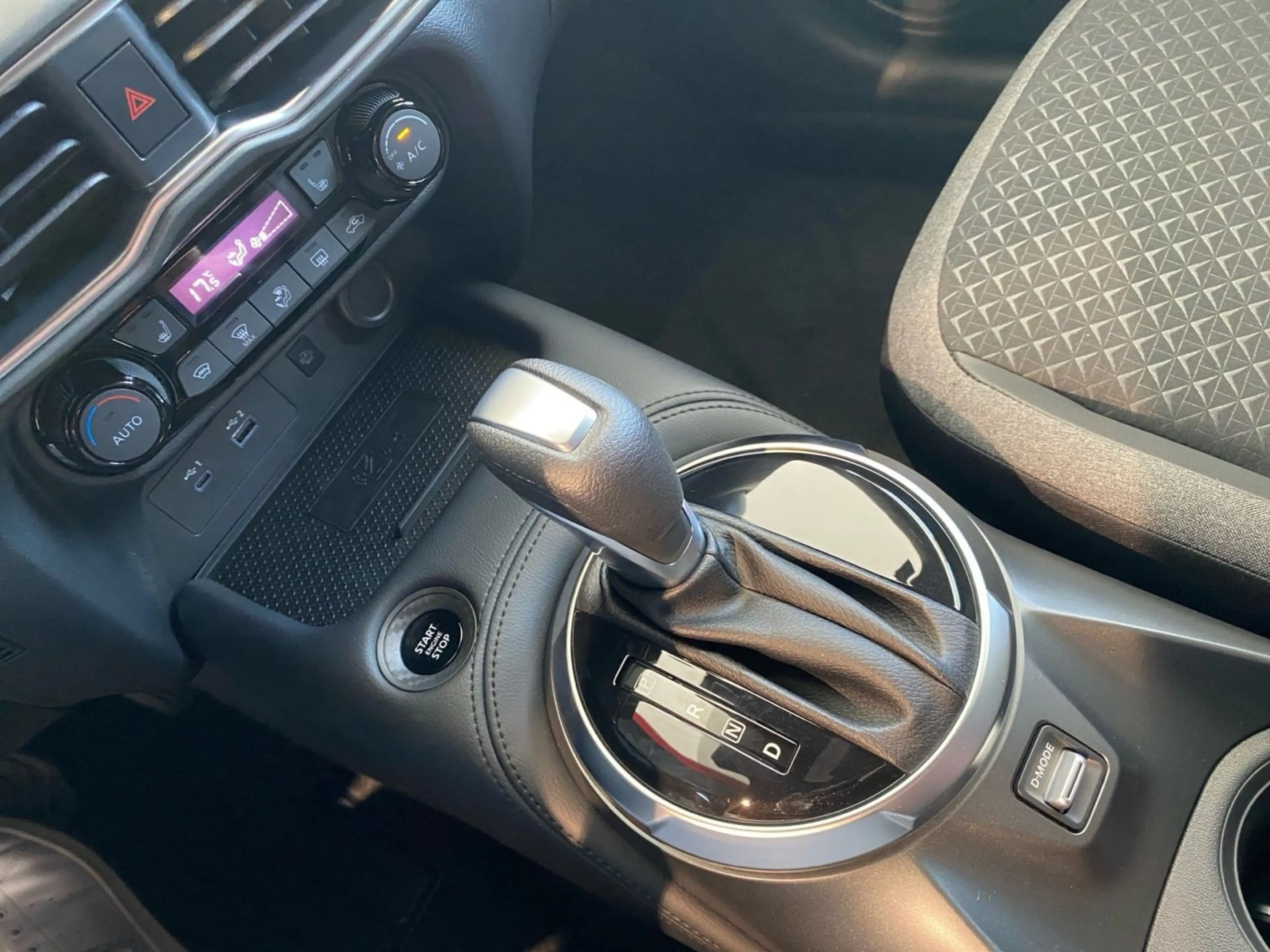 Nissan Juke 1.0 DIG-T N-Connecta Automatik *LED*SHZ*PDC — photo 12