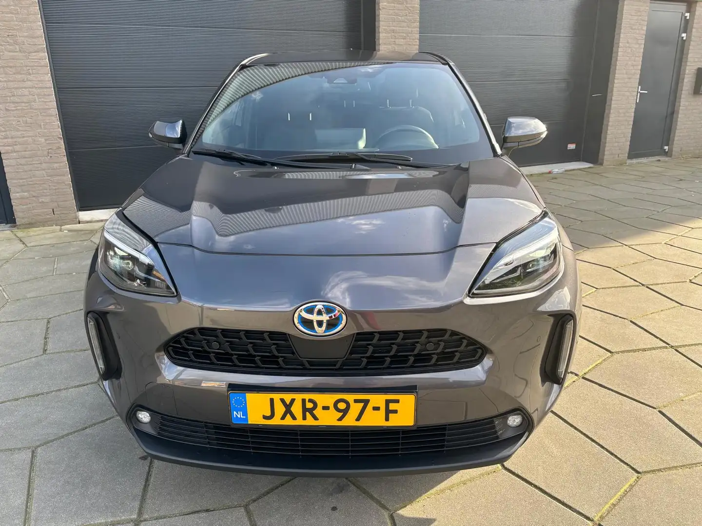 Toyota Yaris Cross 1.5 Hybrid Dynamic Grau - 2