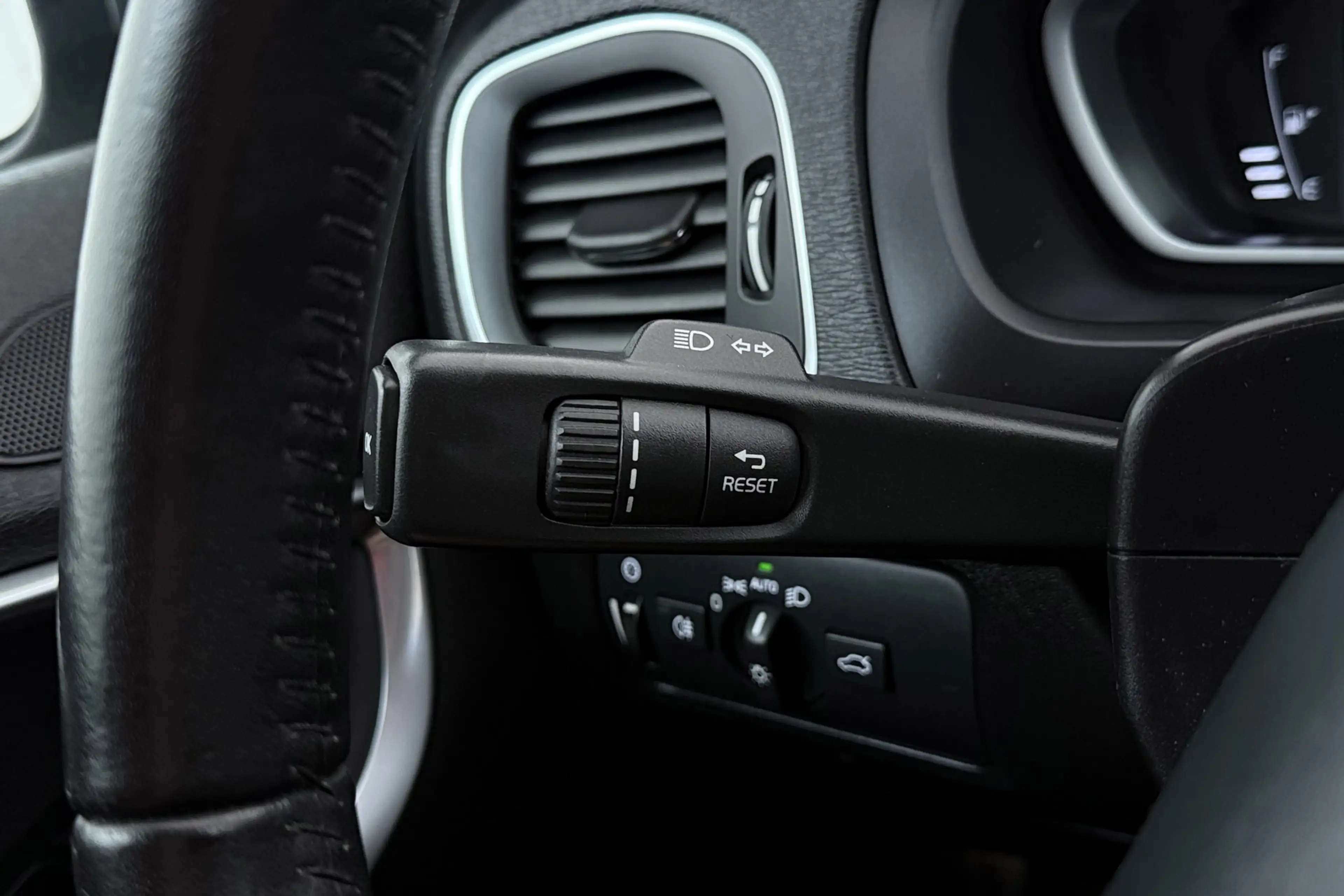 Volvo V40 1.5 T3 Inscription | Trekhaak | Dealer Ond. | Keyl — photo 28