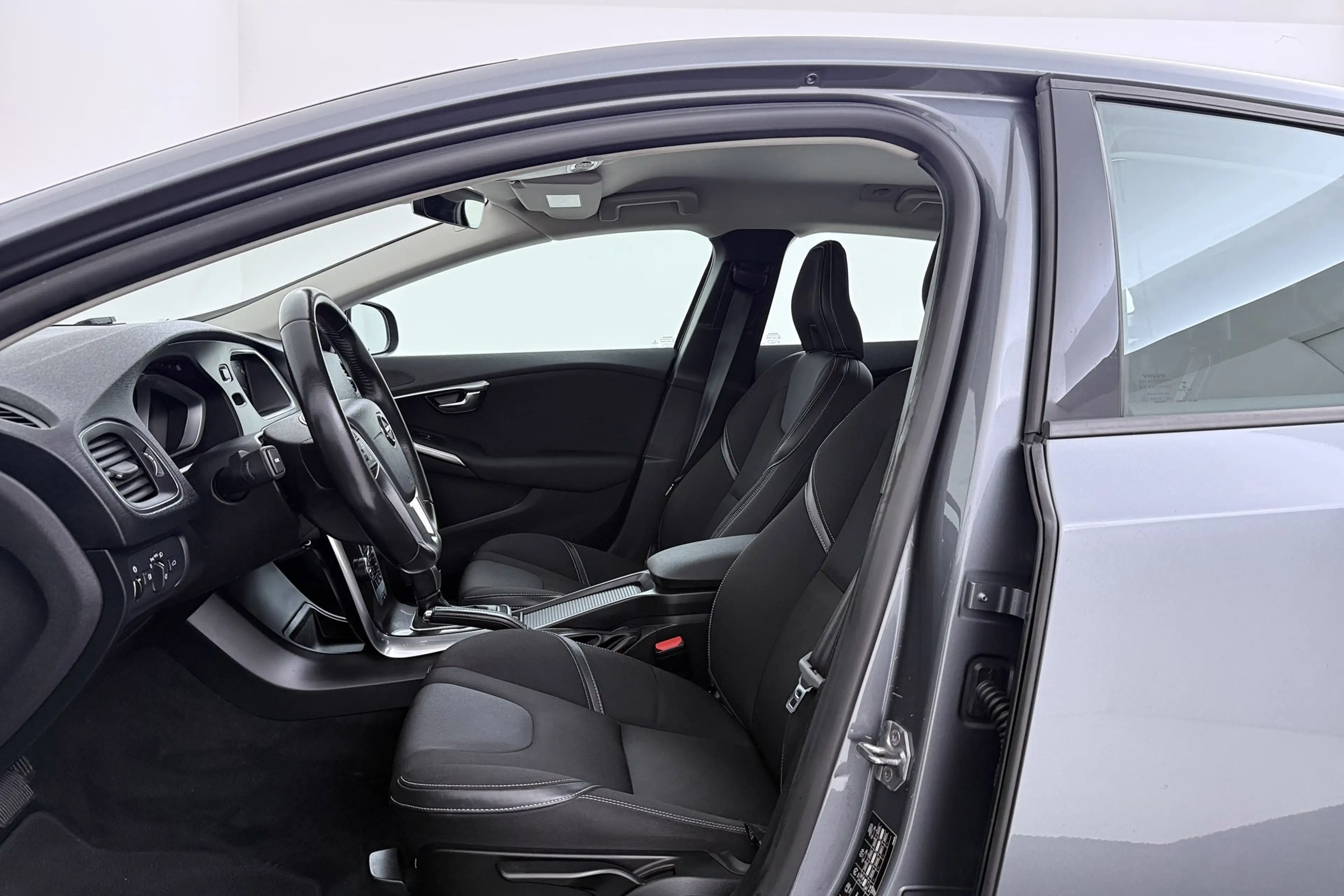Volvo V40 1.5 T3 Inscription | Trekhaak | Dealer Ond. | Keyl — photo 3