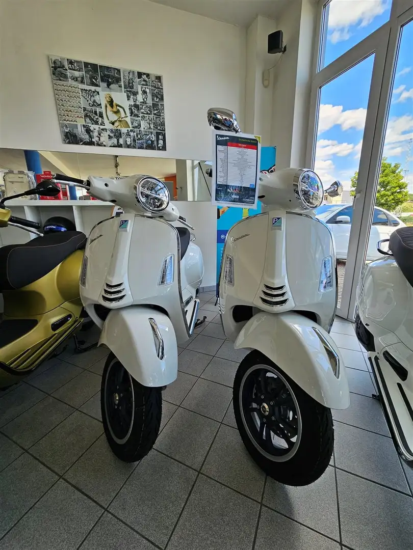 Vespa GTS 300 Weiß - 1