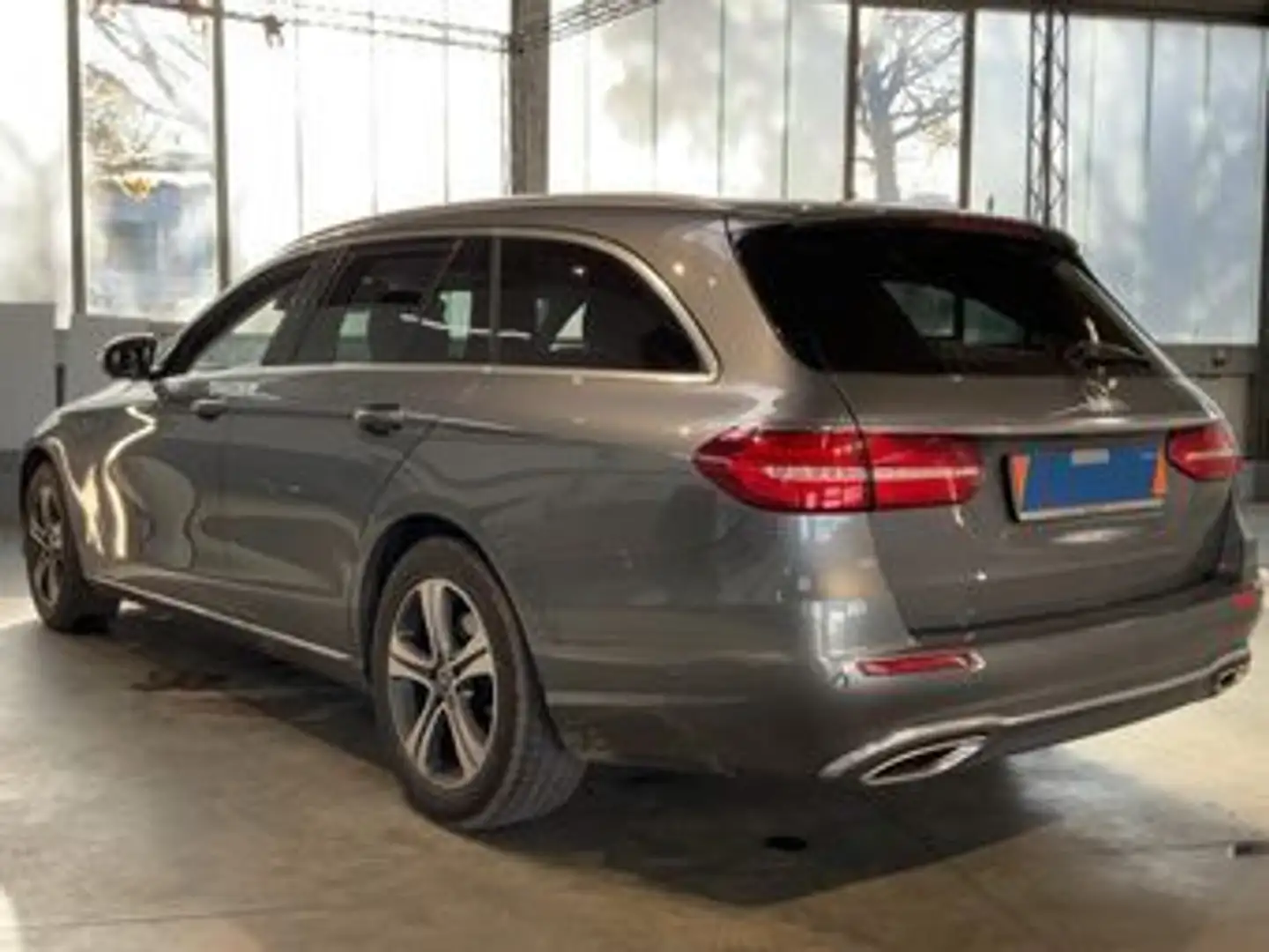 Mercedes-Benz E 200 E-Klasse T Avantgarde LED*RFK*BURMESTER Grau - 2