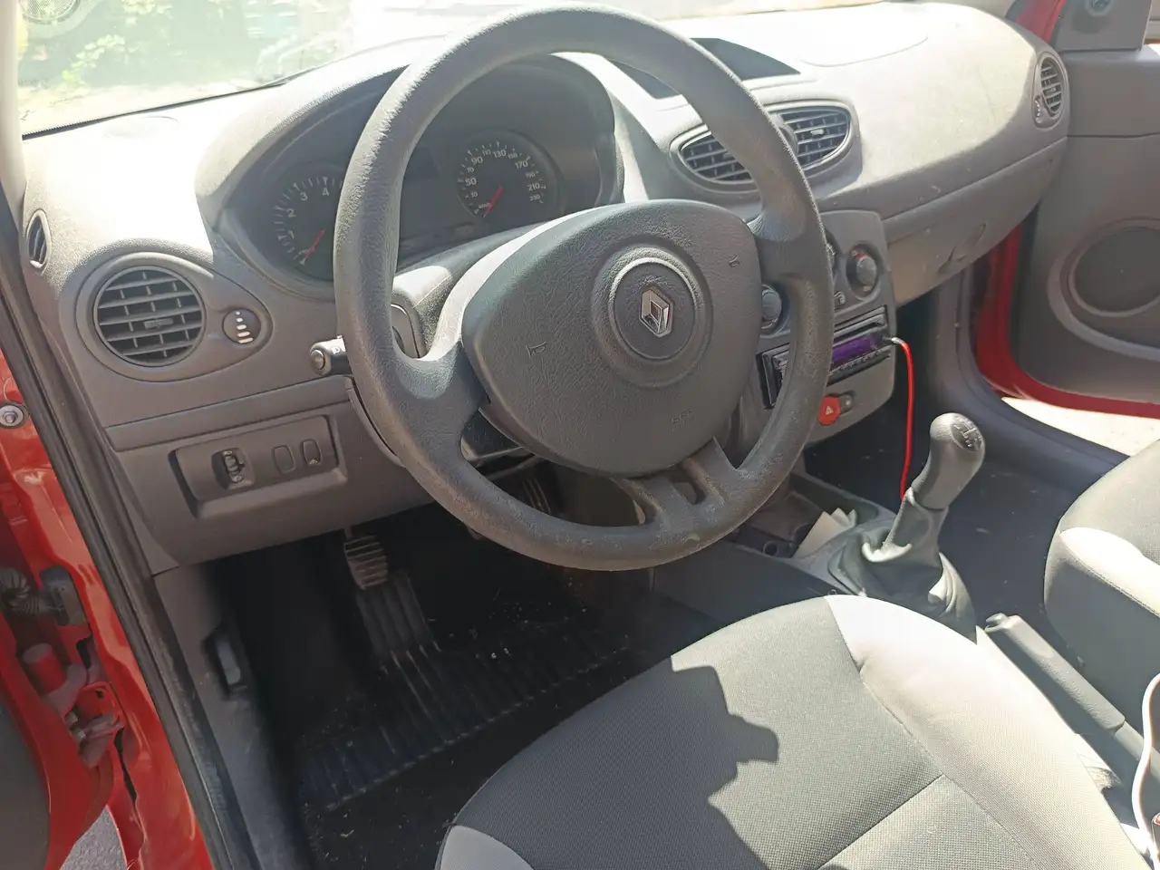 Renault Clio Citadine 3 portes — photo 4