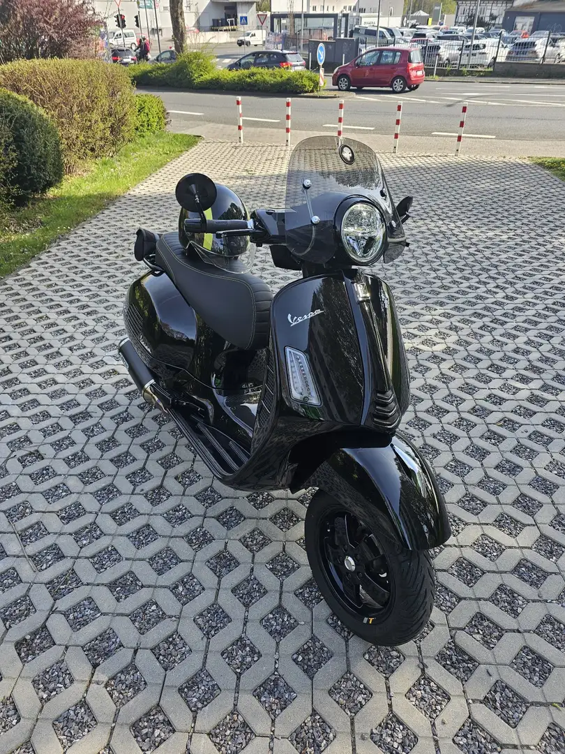 Vespa GTS Super Tech 300 Fekete - 1