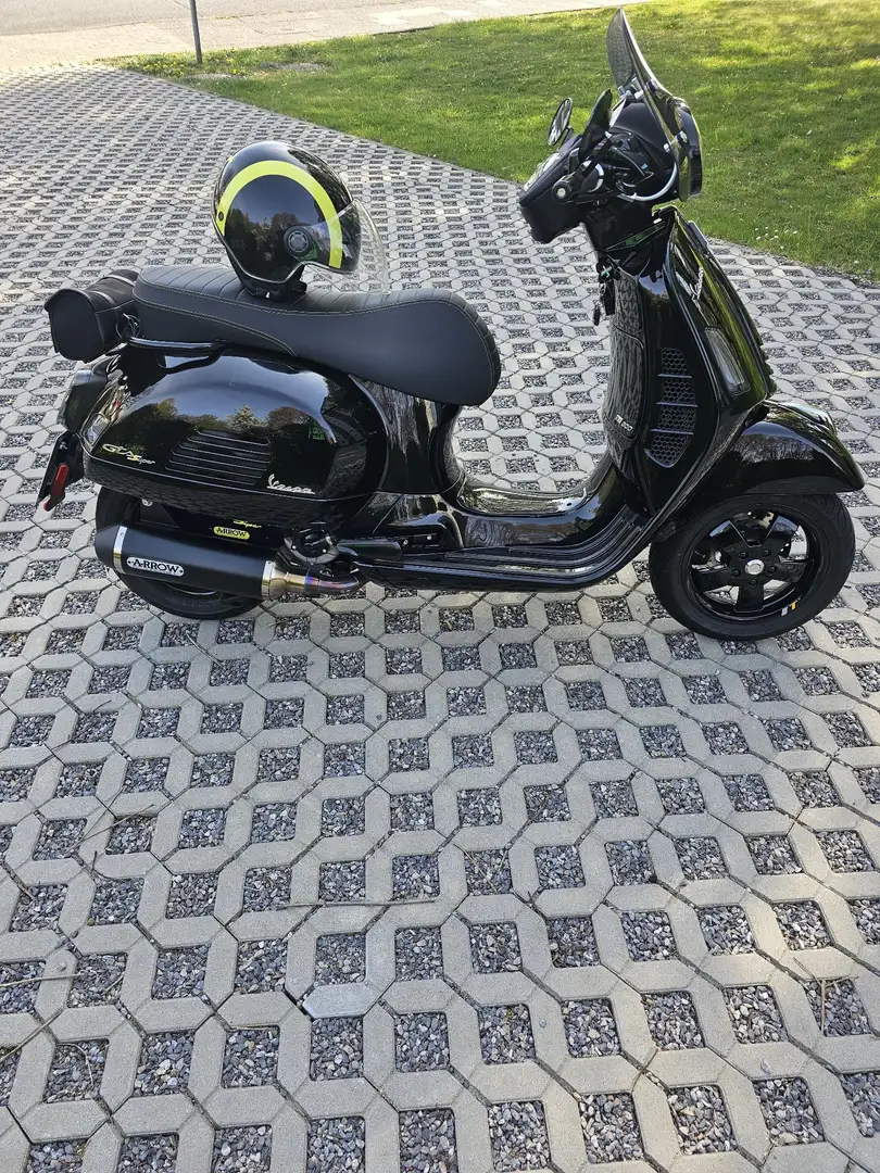 Vespa GTS Super Tech 300 Fekete - 2