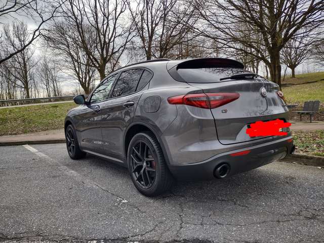 Imagine Alfa Romeo Stelvio B-Tech Q4