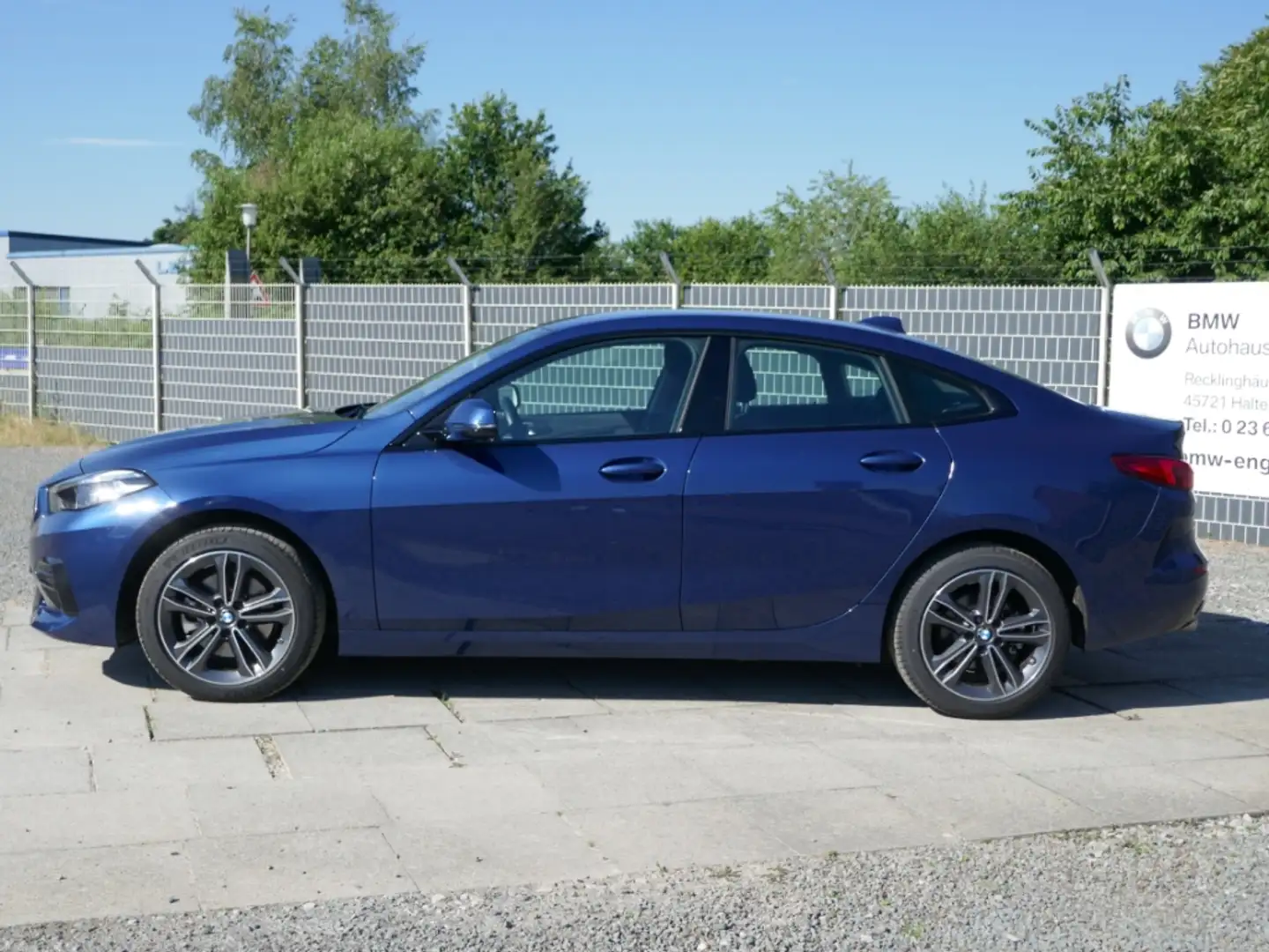 BMW 218 Gran Coupe i Sport Line Navi Pro Alarm AHK HiFi! Blau - 2