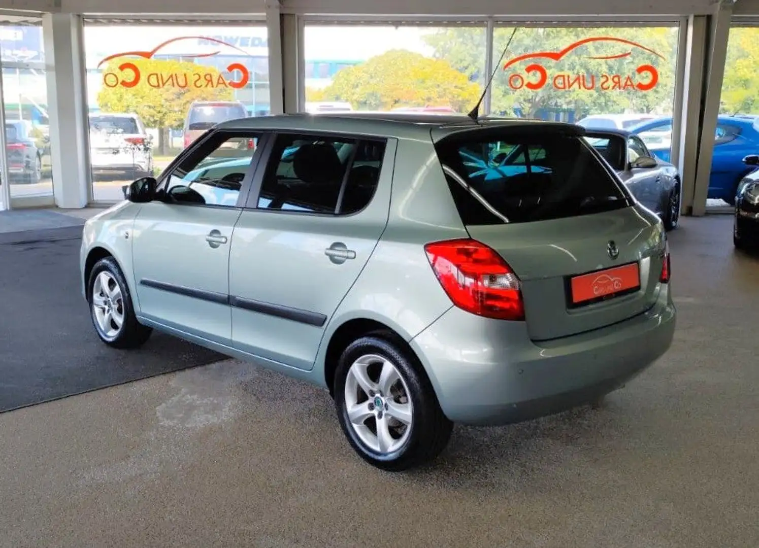 Skoda Fabia 1.2 TSI Family 2-Hand *SHZ*PDC*TEM*ALU* Groen - 2