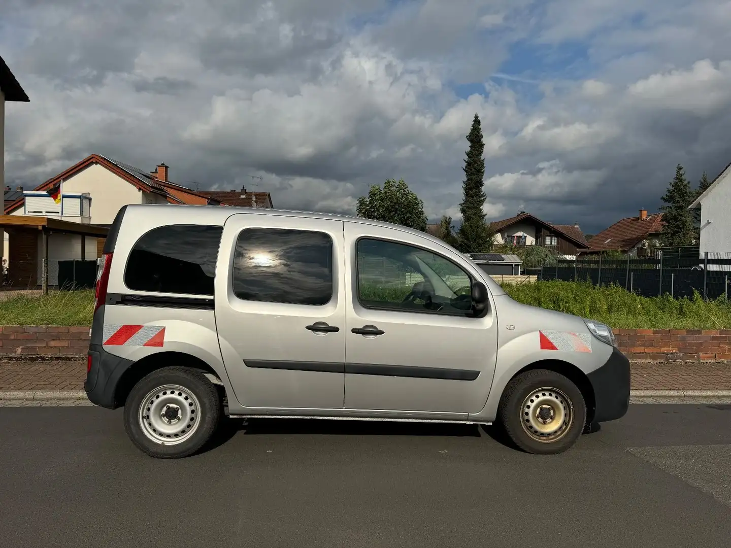 Renault Kangoo 1Hand 90PS+Ladesystem NAVI+PDC+Fenster Grau - 1
