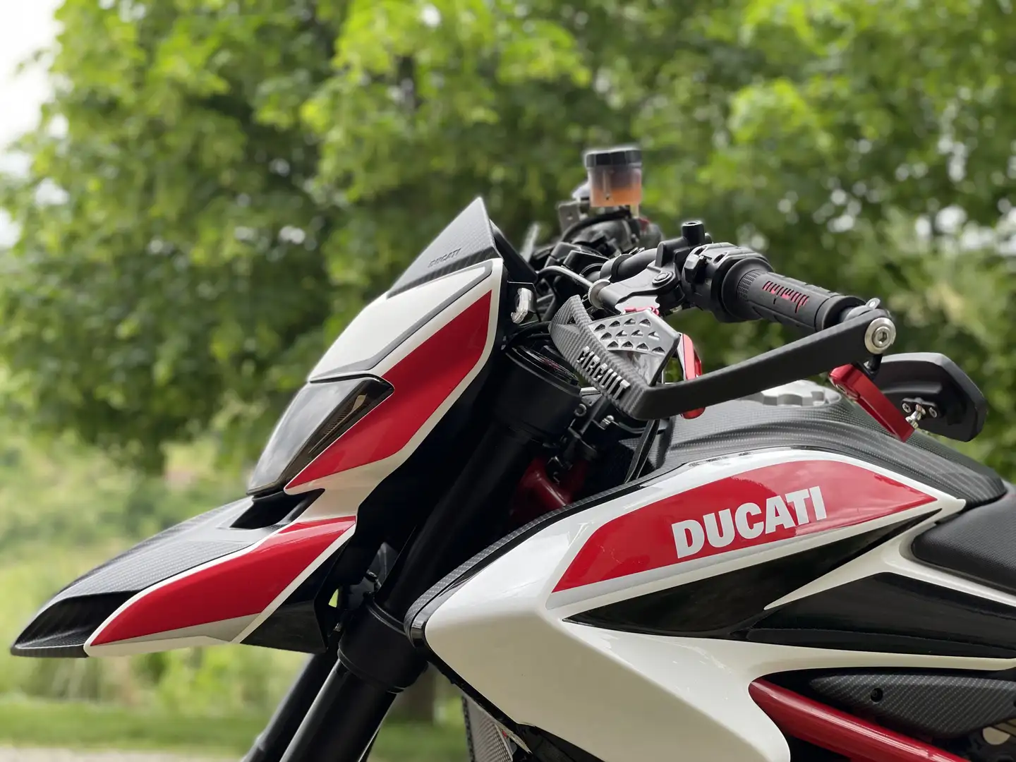 Ducati Hypermotard 821 SP - 1