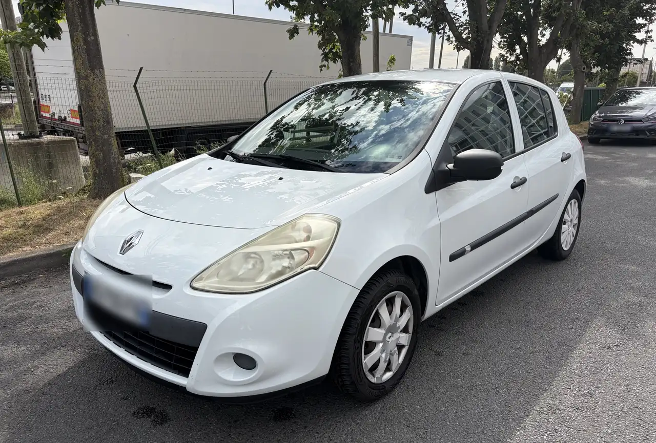 Renault Clio III 1.2 16V 75