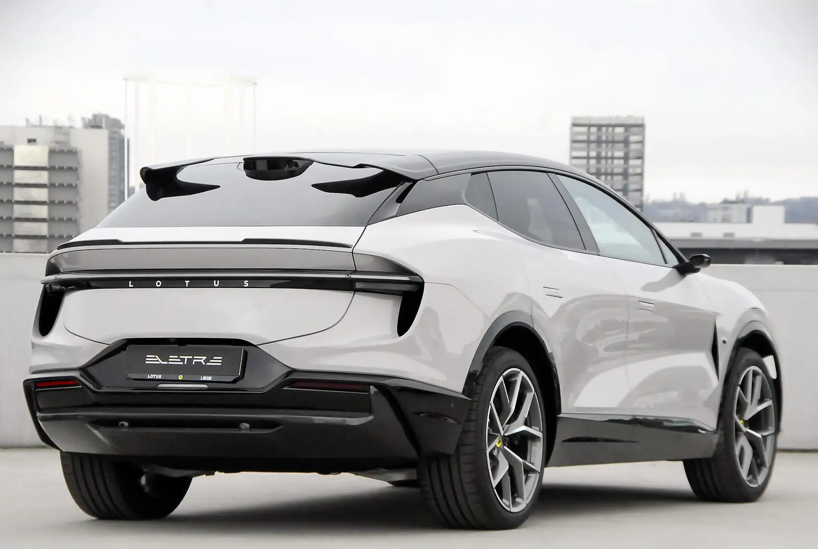 Lotus Eletre R - Magnetite - Stock Lotus ELETRE R Schwarz - 2