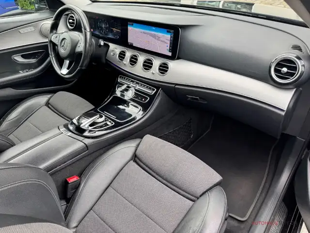 Mercedes-Benz E-Class view 13