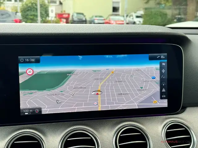 Mercedes-Benz E-Class view 20