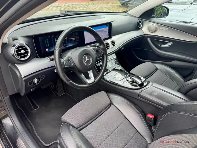 Mercedes-Benz E-Class view 9