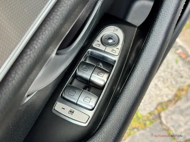 Mercedes-Benz E-Class view 23