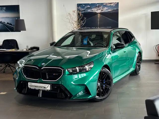 BMW M5 view 4