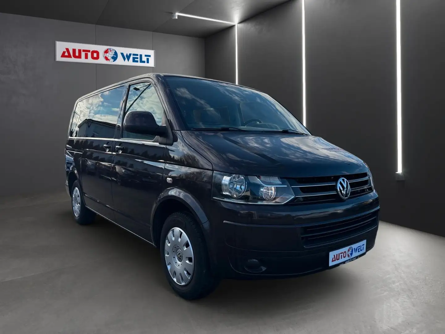 Volkswagen T5 Transporter T5 Caravelle 2.0 TDI Comfortline Braun - 2