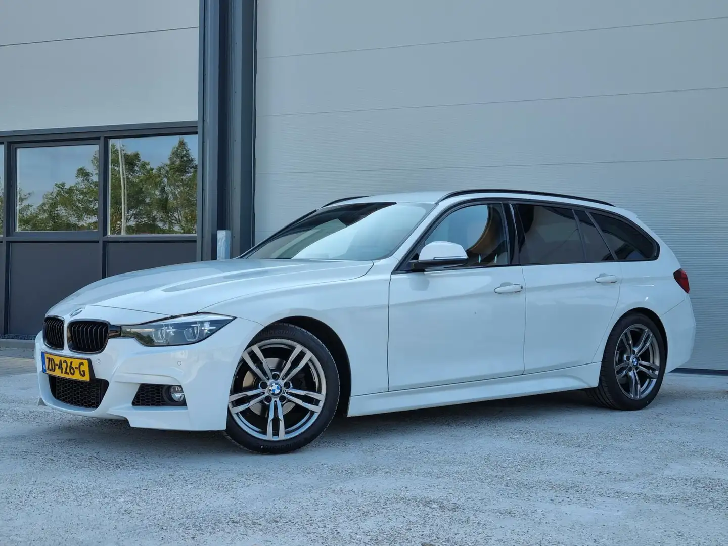 BMW 318 3-serie Touring 318i M Sport Edition Performance L Wit - 2