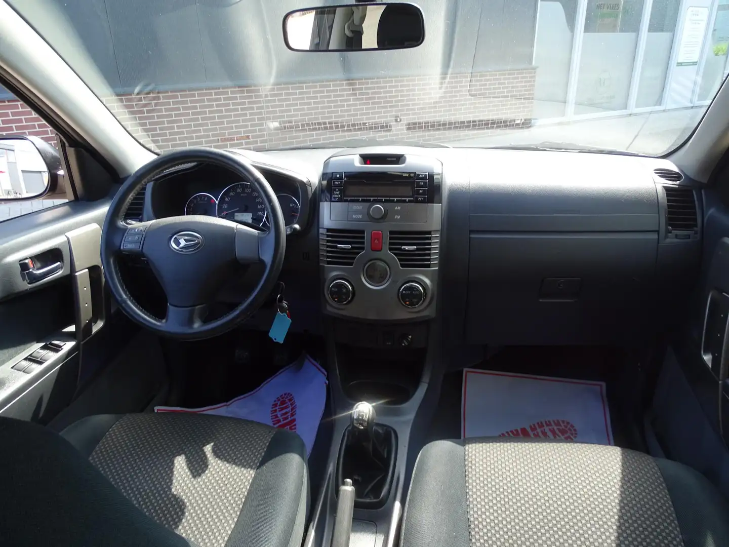 Daihatsu Terios 1.5 2WD Trophy Airco/ECC, Elec ramen, Trekhaak Zwart - 2