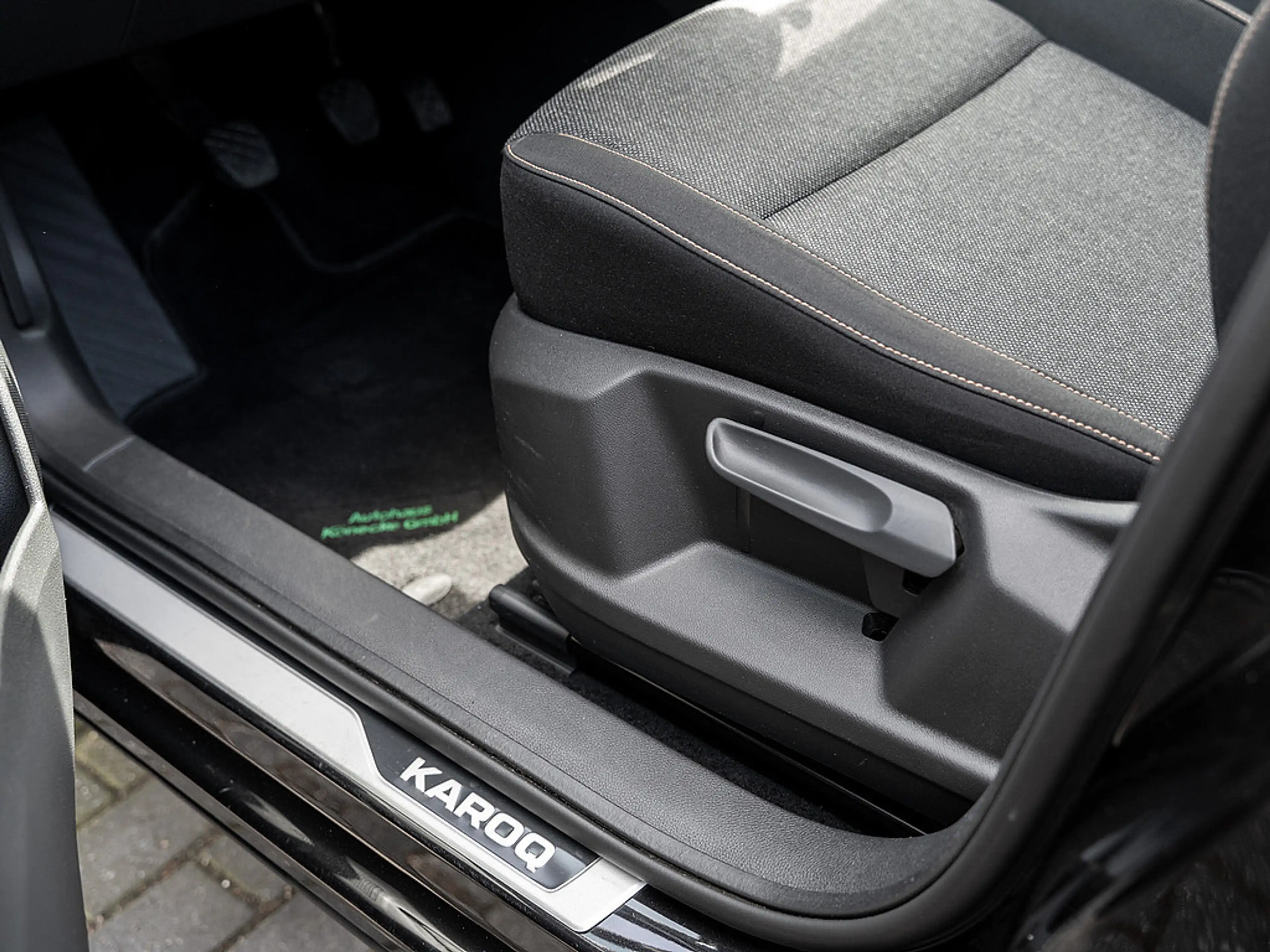 Skoda Karoq 1.0 TSI Clever LED SHZ PDC KURVENLICHT — photo 14