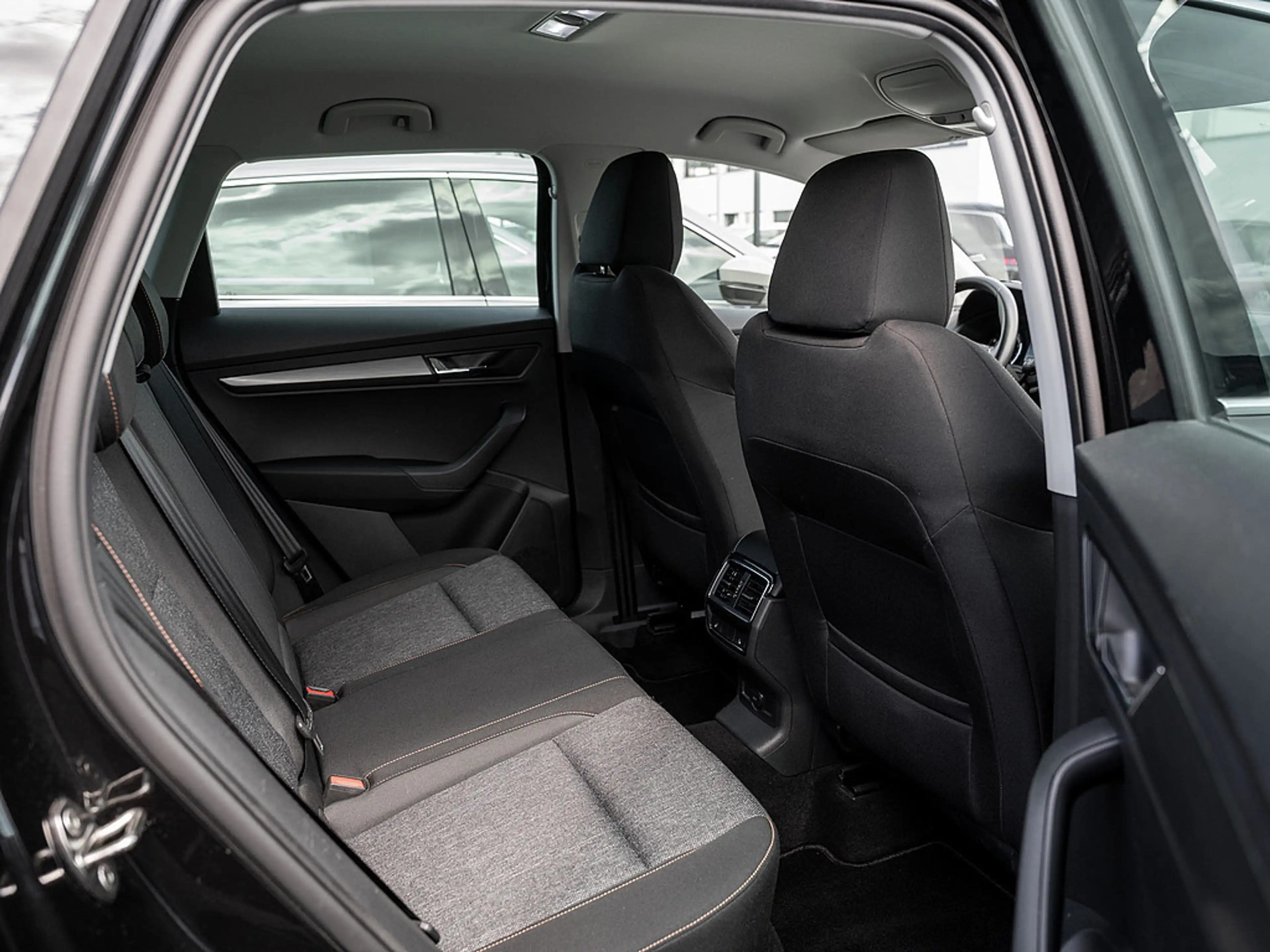 Skoda Karoq 1.0 TSI Clever LED SHZ PDC KURVENLICHT — photo 4