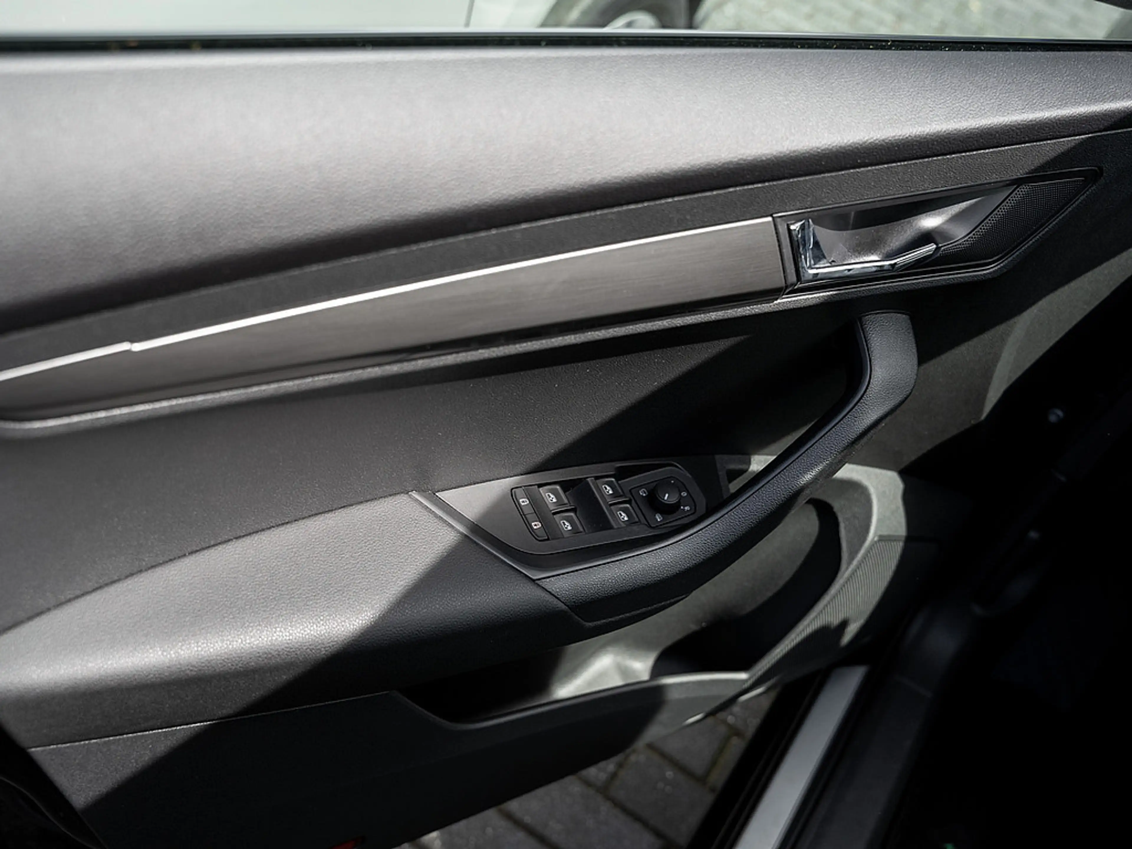 Skoda Karoq 1.0 TSI Clever LED SHZ PDC KURVENLICHT — photo 13