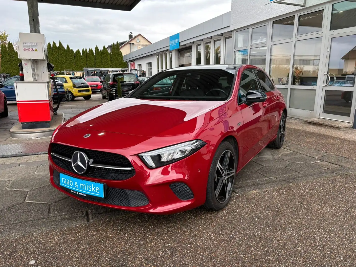 Mercedes-Benz A 250 e *Kamera/LED/AHK/Night-Paket/WIDESCREEN* Rot - 2