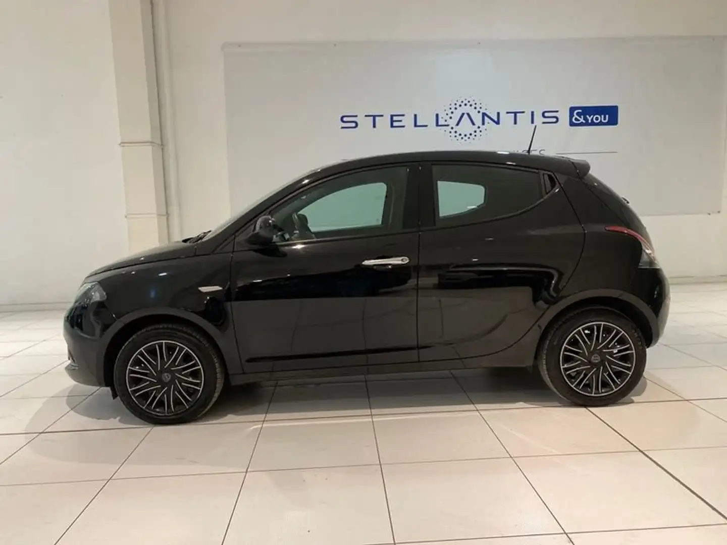 Lancia Ypsilon 1.0 FireFly 70cv S&S Hybrid GOLD Nero - 2