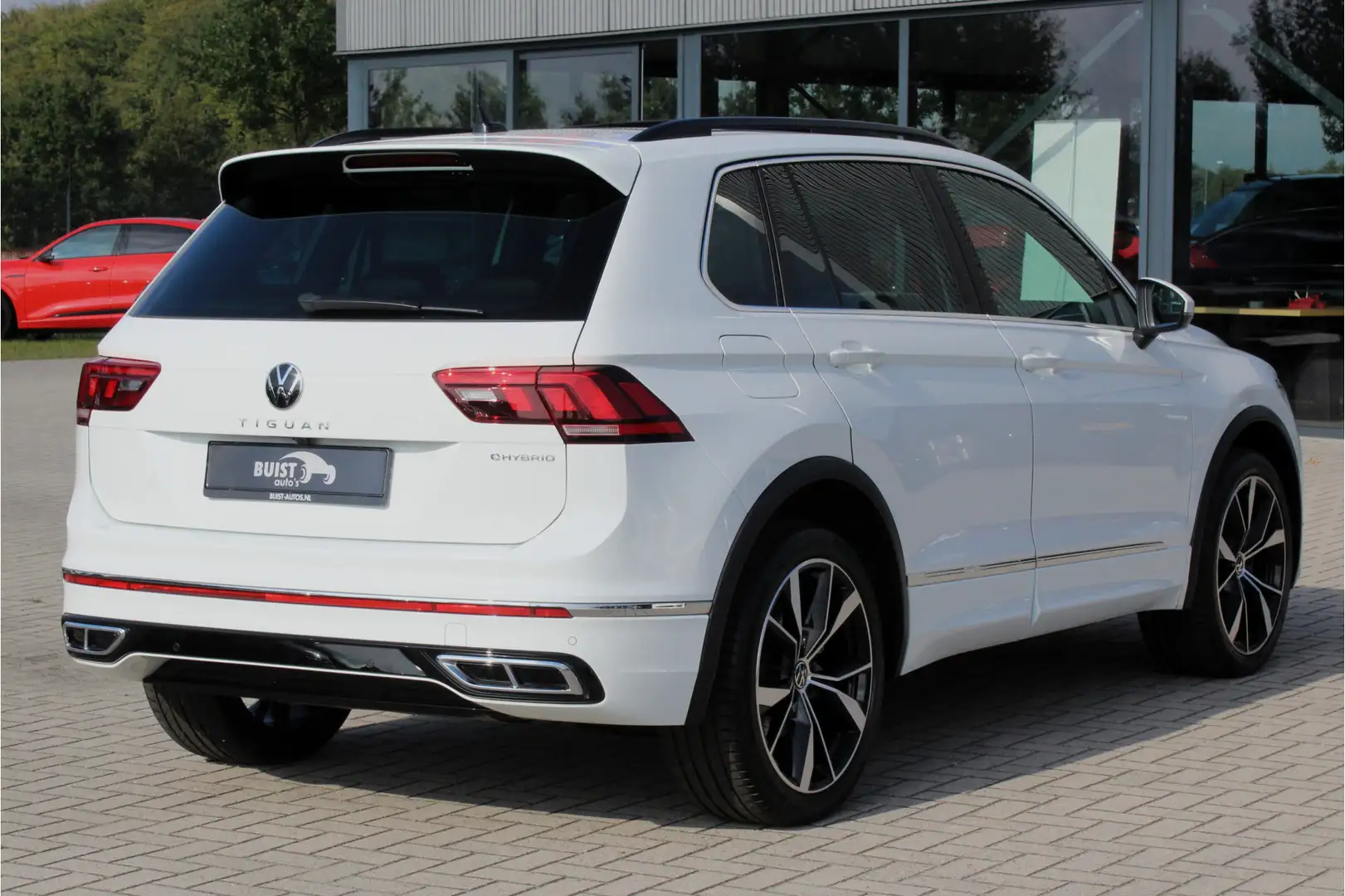 Volkswagen Tiguan 1.4 TSI eHybrid R-Line 245pk PANO LEER IQ LIGHT TR Wit - 2