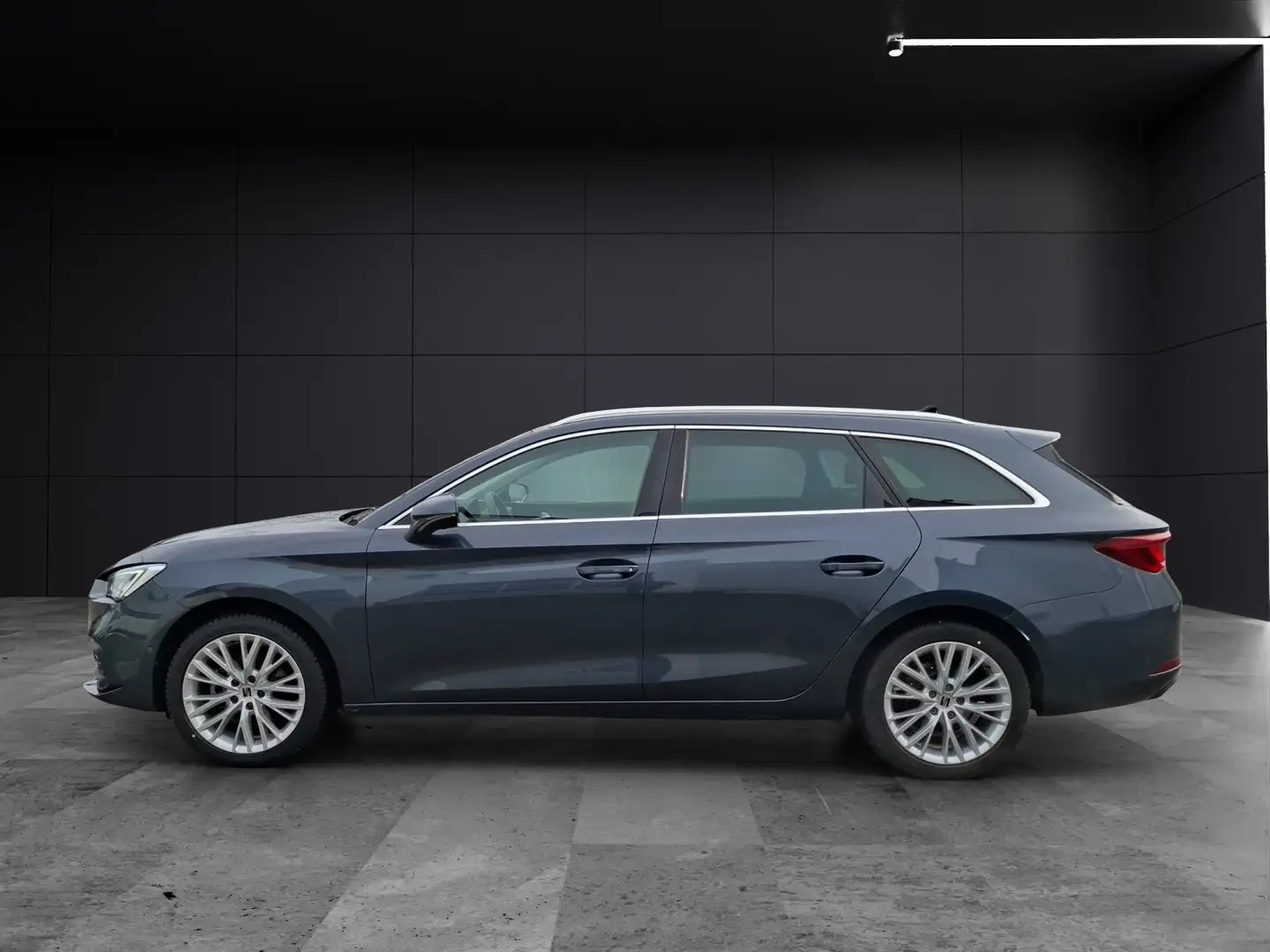 SEAT Leon ST eTSI Xcellence DSG LED AHK Navi ACC RFK SH Grau - 2